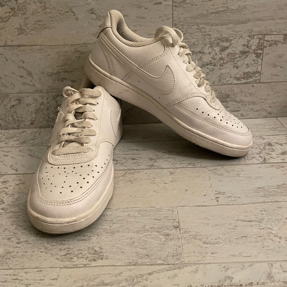 Nike court, woman’s size 7 preowned in great condition no rips or tears